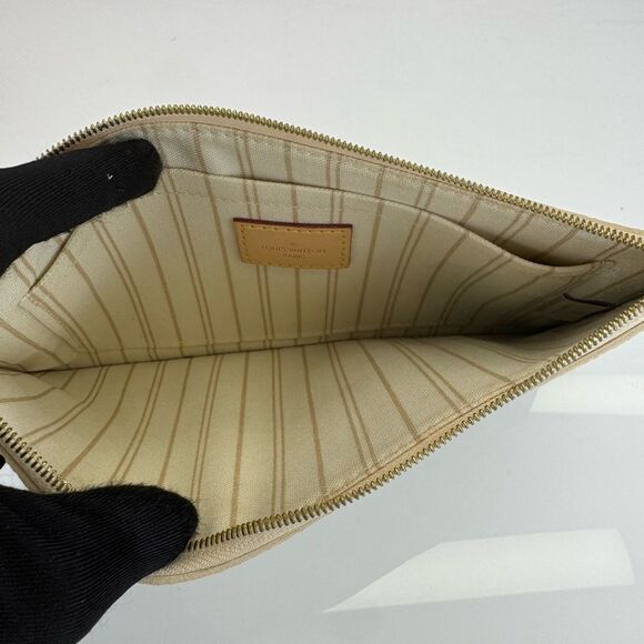 Authentic Louis Vuitton Damier Azur Neverfull Pochette - Picture 11 of 14